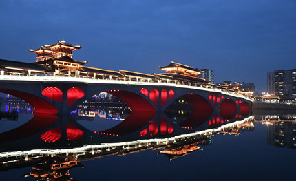 昔日彩虹橋，如今網(wǎng)紅橋，新津這座廊橋夜景你去打卡了嗎？